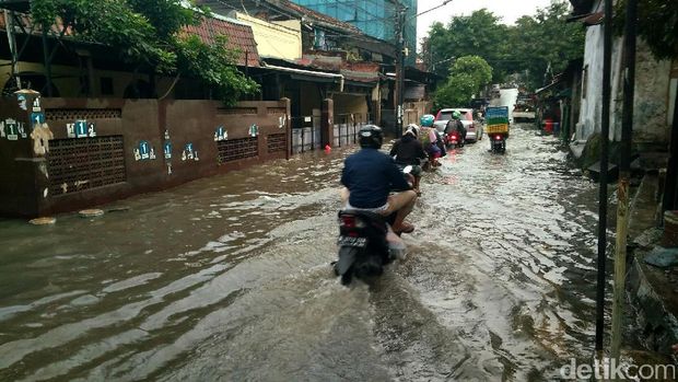 Hujan Deras, Jalan Bangka dan Pondok Karya Terendam Banjir