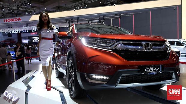 Kaum Hawa Penjaja Mobil dan Dilema Usil Para Pria