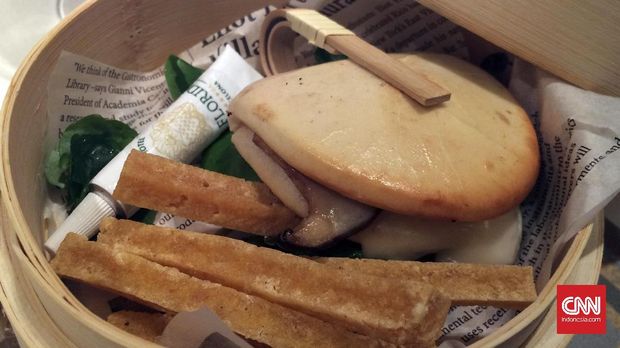 Pao asia dengan shitake dan foe gras