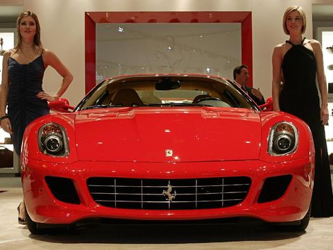 Ferrari 599 GTB Fiorano dibanderol sekitar 310 dolar AS.