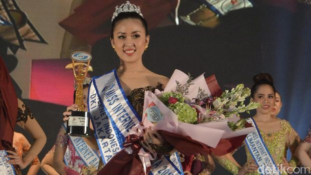 Marsya Gusman Rebut Gelar Miss Internet Indonesia 2017