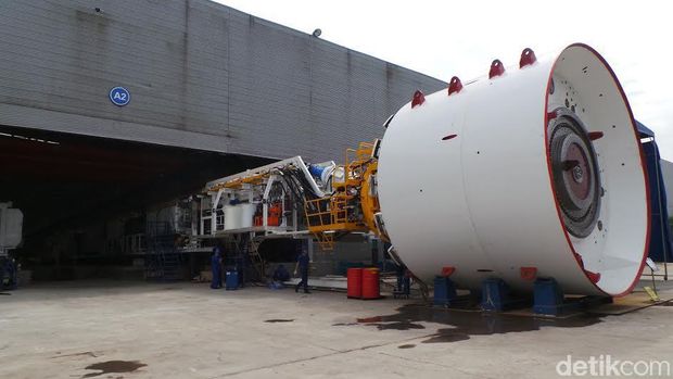 China Bikin Buldoser Akrobat dan Eskavator Pakai Remote Control