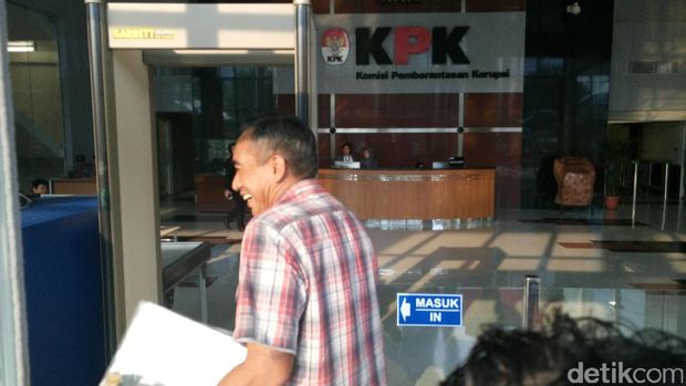 Dira Kurniawan Mochtar diperiksa sebagai saksi dalam perkara dugaan korupsi SKL BLBI, Rabu (3/5/2017)