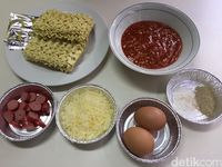 Pizza Mie Saus Bolognese dan Lelehan Keju Bisa Dibuat 