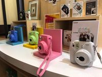 Kamera Instax Bikin Bisnis Cetak Foto Kembali Bergairah