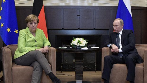 Jerman dan Rusia diprediksi akan memiliki pengaruh kuat dalam pemerintahan baru Perancis. 