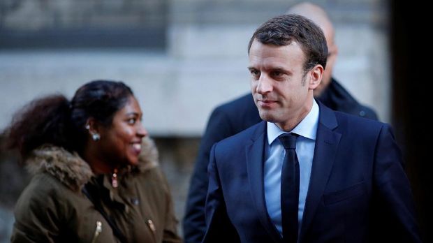 Emmanuel Macron menjadi kandidat terkuat Presiden Perancis, padahal karir politiknya sangat singkat.