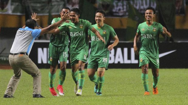 Evan Dimas (ketiga dari kiri) dan Ilham Udin hanya memiliki waktu satu bulan untuk beradaptasi di Selangor FA.