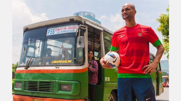 ) Foto Profil Sergio van Dijk, penyerang timnas Indonesia asal klub Perseib Bandung dalam pertandingan Pra Piala Asia melawan Arab Saudi di Stadion Utama Gelora Bung Karno Senayan, Sabtu (23/3) nanti. (Peksi Cahyo/Bola)