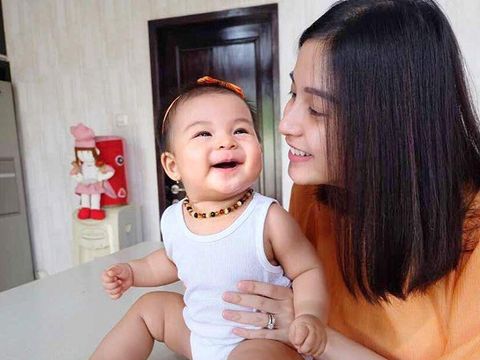 Kalung Amber untuk Atasi Sakit pada Bayi yang Tumbuh Gigi
