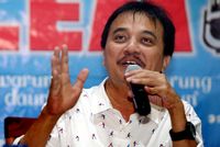 Roy Suryo.