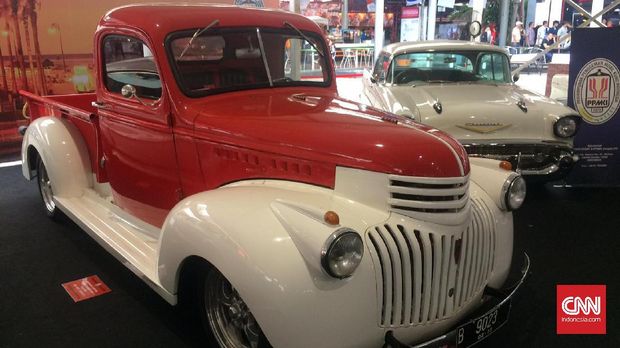 Ragam Mobil Tua di IIMS dan Kesuksesan Mobil Masa Kini