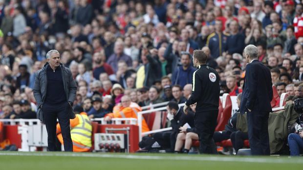 Jose Mourinho harus memutar otak untuk bisa mencetak gol di sisa 30 menit laga ini.