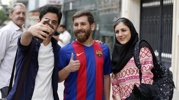 Reza Paratesh sempat harus berurusan dengan polisi karena mirip Lionel Messi.