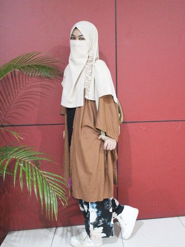 Foto Gaya Stylish Wardah Maulina Hijabers Bercadar  