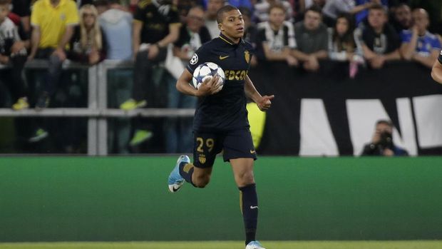 Kylian Mbappe masih muda dan pantas direkrut Real Madrid.