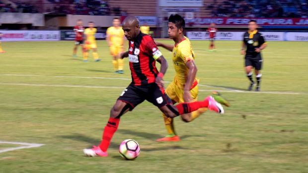 Boaz Solossa yang menjadi ikon Persipura harus dipinjamkan ke Borneo FC untuk Piala Presiden 2018.