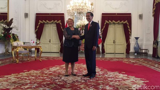 Jokowi Sambut Presiden Chile di Istana Merdeka