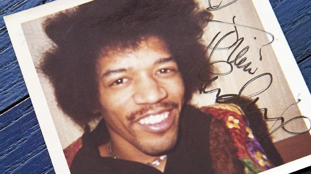 Jimi Hendrix meninggal di usia 27 tahun.