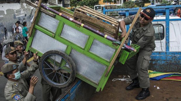 Beking Ormas-Satpol PP, Pungli dan Kisruh Penertiban PKL