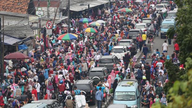 Sandiaga Tuding Pejalan Kaki Penyebab Semrawut Tanah Abang