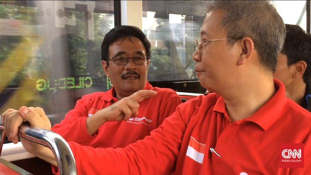 Kebahagiaan & Keluhan Warga dari Koridor 13 Transjakarta