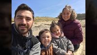 Suami-Istri dari Wales Berhenti Kerja untuk Keliling Dunia
