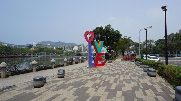 Sungai yang Kaprikornus Lambang Cinta