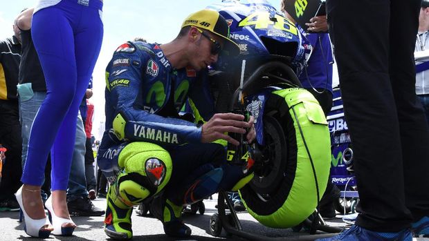 Valentino Rossi berhasil membungkam kritikan yang sebelumnya menyatakan dia terlalu tua untuk menang.