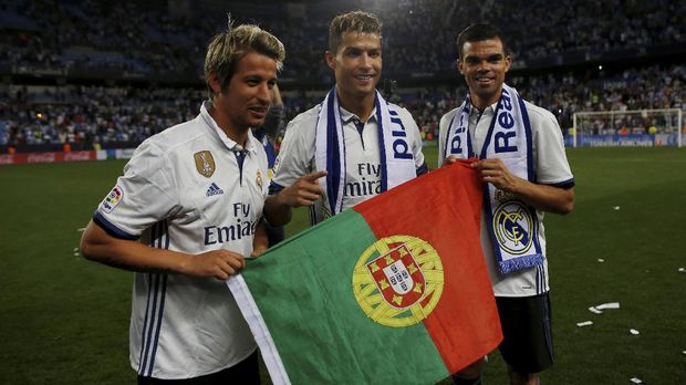 Fabio Coentrao (kiri) dipinjamkan Real Madrid ke Sporting Lisbon. (