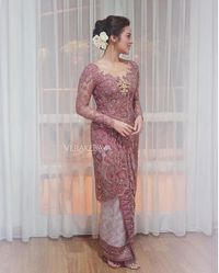 Inspirasi Kebaya  Lamaran dari Raisa  Hingga Acha Septriasa