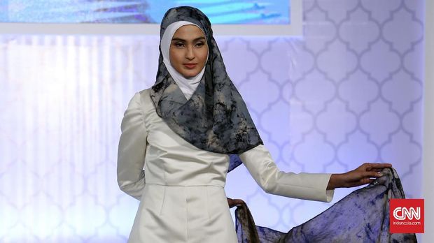 Inspirasi Kerudung 'Print Scarf' Ramadan Ala Dian Pelangi