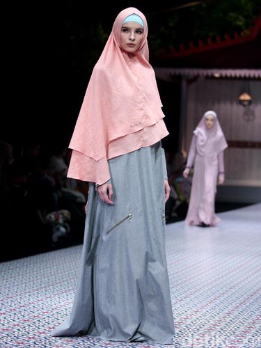 Si Se Sa Rilis Baju  Muslim  Syar i untuk Kembar  dengan Anak 