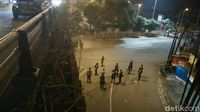 Polisi bergerak menyisir TKP.