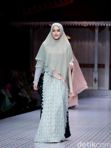 Si Se Sa Rilis Baju  Muslim  Syar i untuk Kembar  dengan Anak 