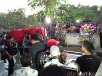 Pemakaman Briptu Imam di Klaten Diiringi Isak Tangis