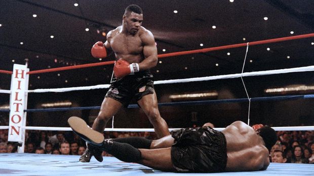 Mike Tyson jadi petinju terkenal dengan bayaran tertinggi di awal kariernya.