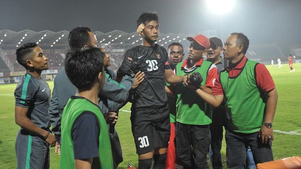 Sinar Kiper Muda di Balik Prestasi Kelam Persegres