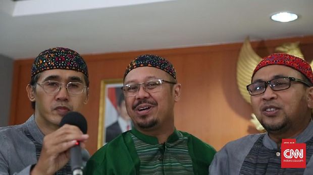 Snada mengawali karier nasyid dari bawah.