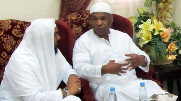 Mike Tyson sempat berkunjung ke Mekkah pada 2010.