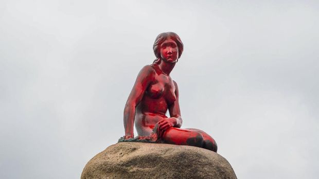 Patung Little Mermaid jadi 'korban' vandalisme.