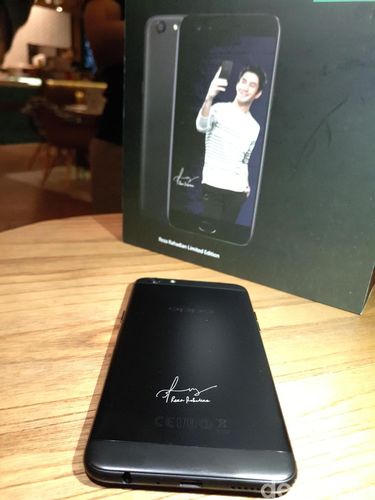 Oppo F3 Punya Edisi Spesial Reza Rahadian, Cuma 600 Unit!