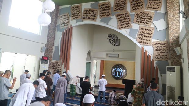 Masjid Berbentuk Kakbah Ada di Makassar