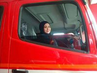 Bintania Purnomo, Mojang Bandung yang Mahir Menyetir Mobil Damkar