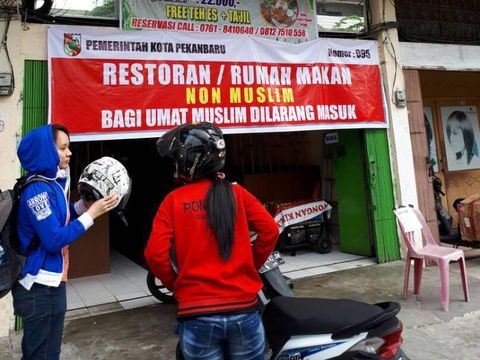 Restoran di Pekanbaru dipasangi spanduk khusus
