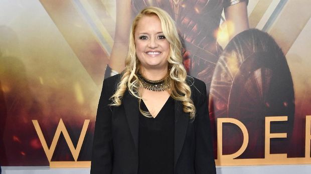 Aktris Lucy Davis ternyata dapat pesan khusus agar tampil ciamik di Wonder Woman.