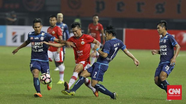 Masih ada beberapa pemain yang gajinya belum dibayarkan manajemen Arema FC.