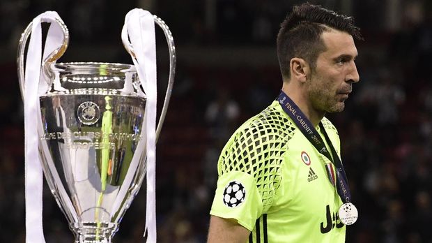 Gianluigi Buffon berhasil mempertahankan status kiper nomor satu Italia dalam dua dekade terakhir.