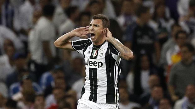 Mario Mandzukic sempat menghidupkan peluang Juventus di babak pertama.