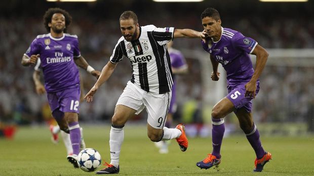 Gonzalo Higuain sempat tajam di awal babak pertama.